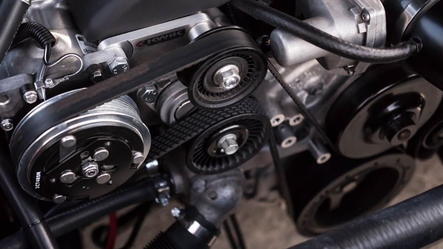 Detalle de motor con bandas y poleas